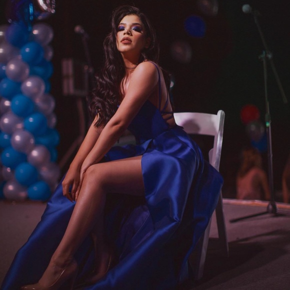 Energía' Music Video Gown - Picture 1 of 2